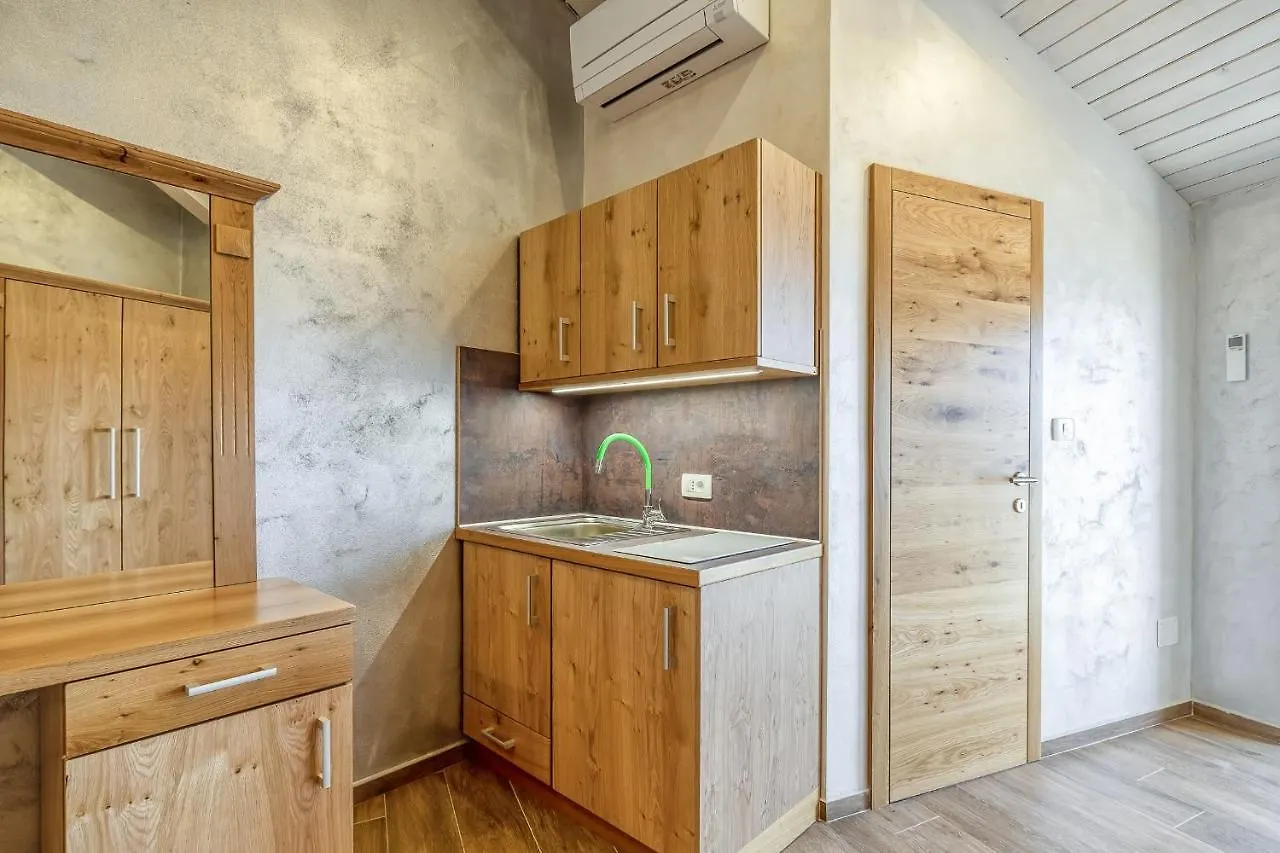 Hotel Casa Viktor Umago Affittacamere